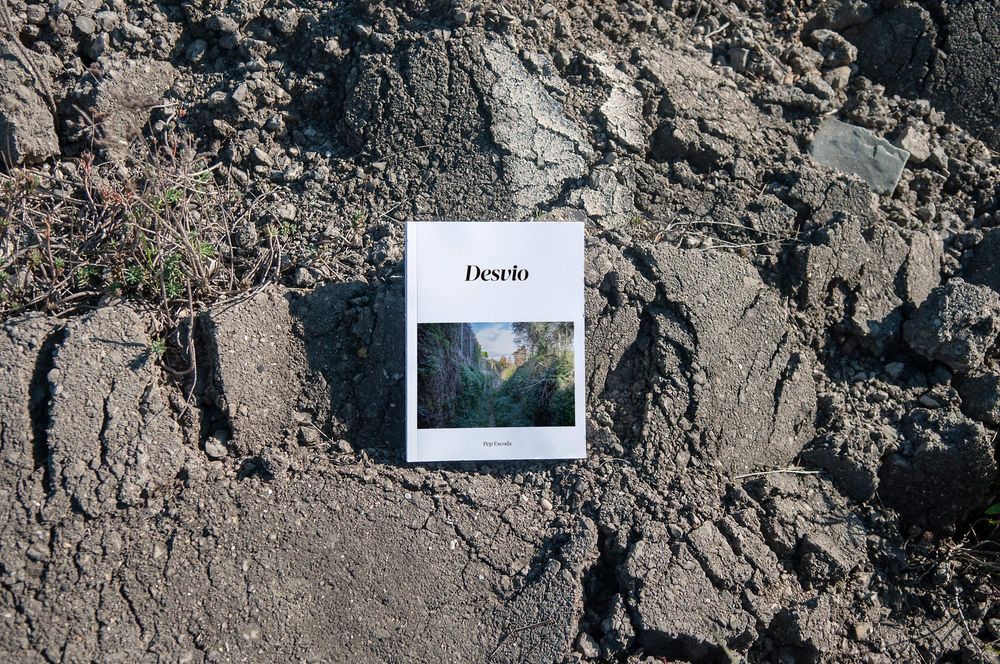 Desvio (direcció d’art, disseny gràfic, editorial, print), per DOMO-A | Direcció d’art i disseny gràfic, Barcelona